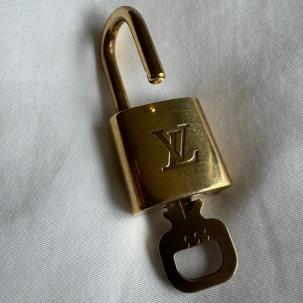 Rare Louis Vuitton Lock & Key Gold 333 Angel Number - Picture 9 of 11
